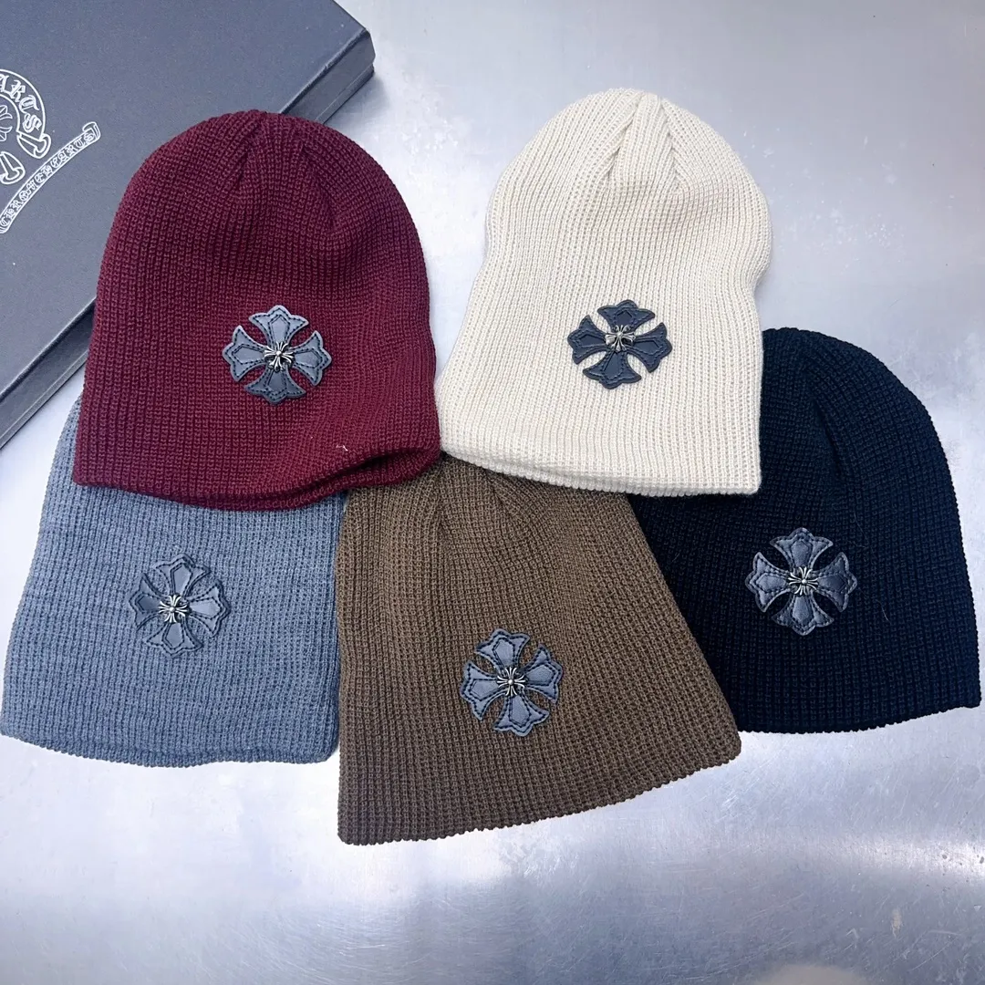 🆕Cro heart hooded knitted hat